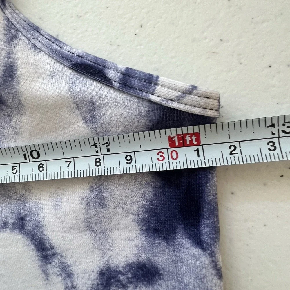 Lululemon Cool Racerback Tank Top Women's Sz 2‎ White Blue Tie Dye